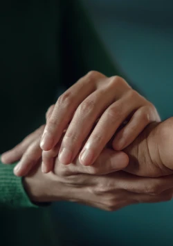 Hands holding.